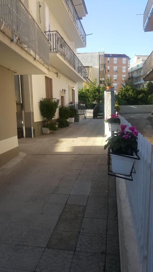 Lamezia Park Apartments 拉默齐亚泰尔默 外观 照片